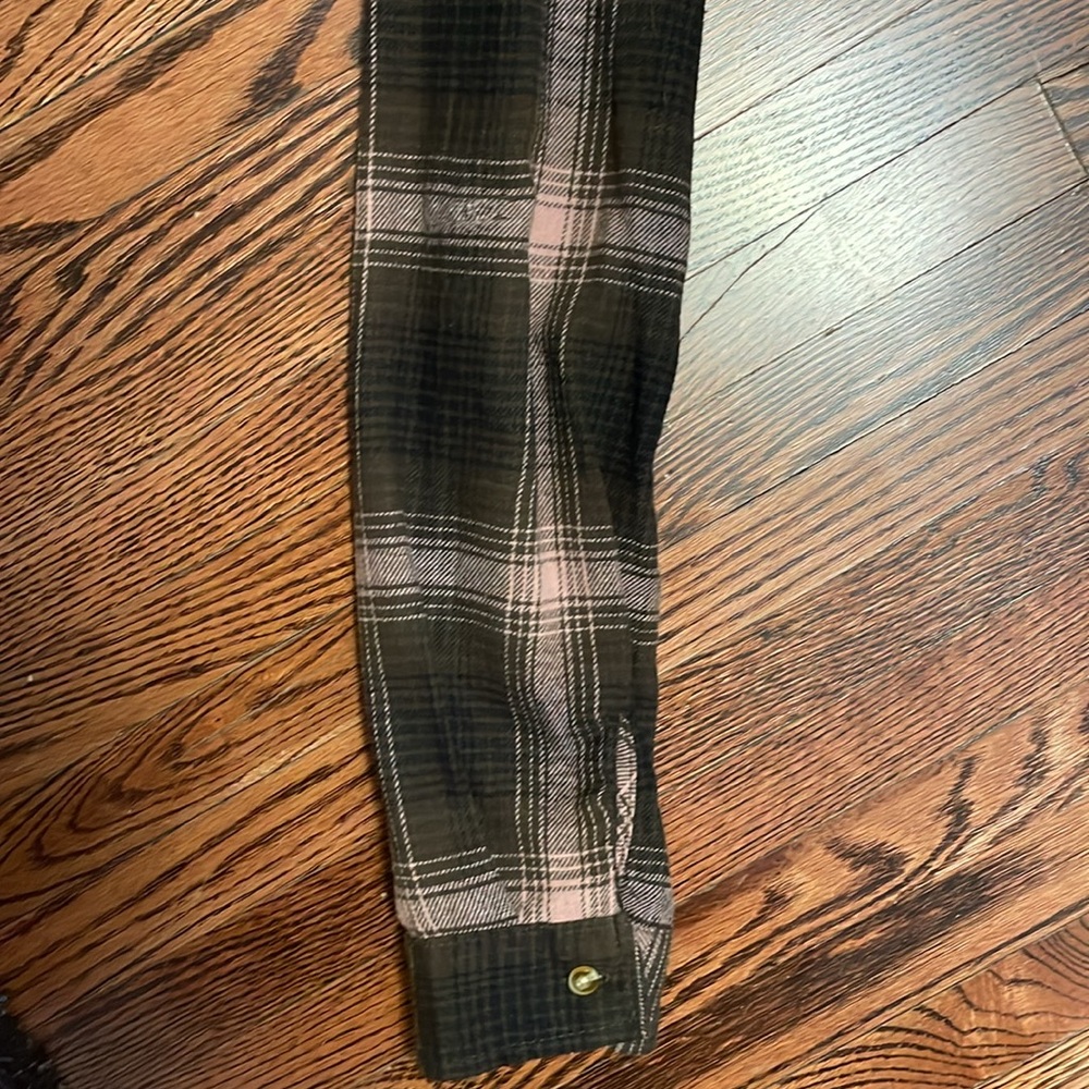 NWOT Passport women’s light flannel long sleeve button down top size M. - Picture 8 of 10